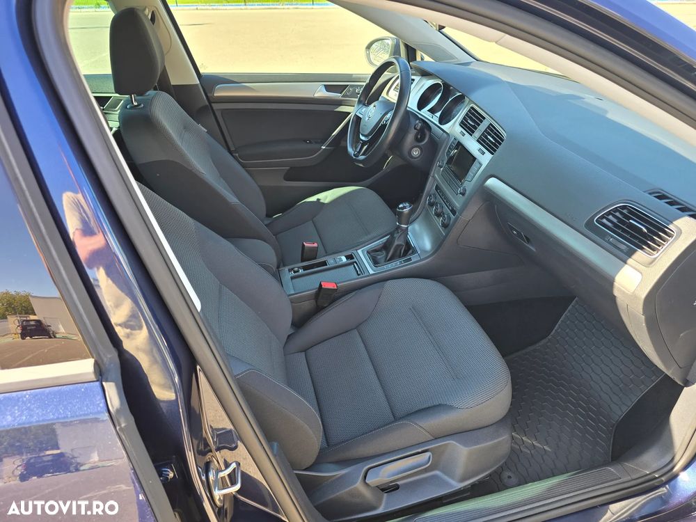 Volkswagen Golf - 6
