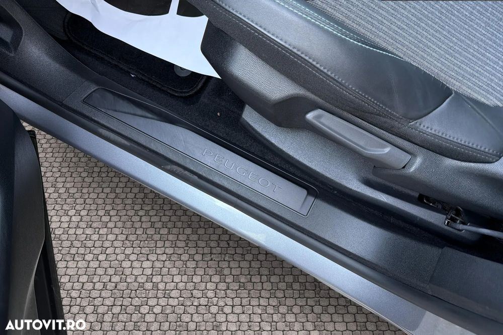 Peugeot 3008 PHEV 225 EAT8 Allure Pack - 13