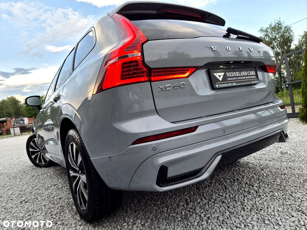 Volvo XC 60 B4 D AWD Plus Dark - 39