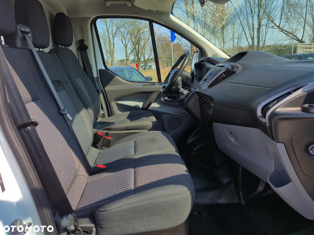 Ford TRANSIT CUSTOM - 17