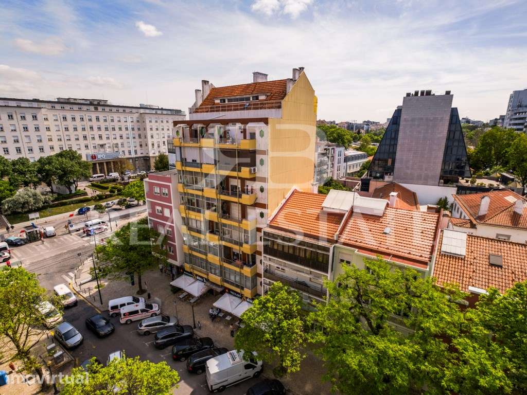 T2, para remodelação total | junto à Praça de Espanha | centro de L... - Grande imagem: 5/31
