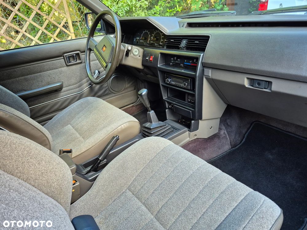 Nissan Bluebird 2.0 SLX - 9