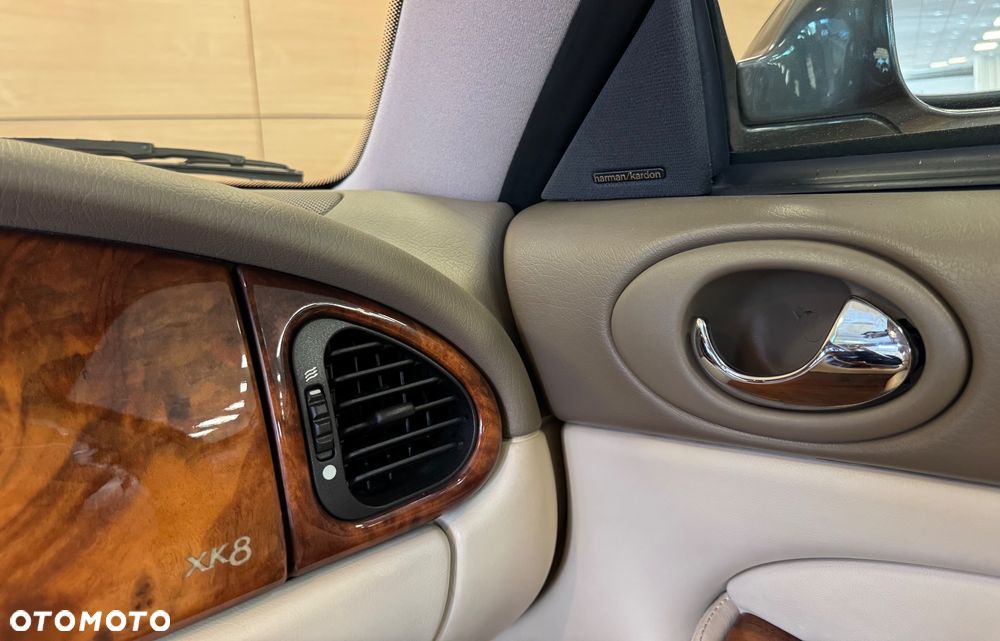 Jaguar XK8 - 17