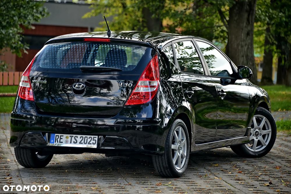 Hyundai i30 1.4 Comfort EU5 - 17