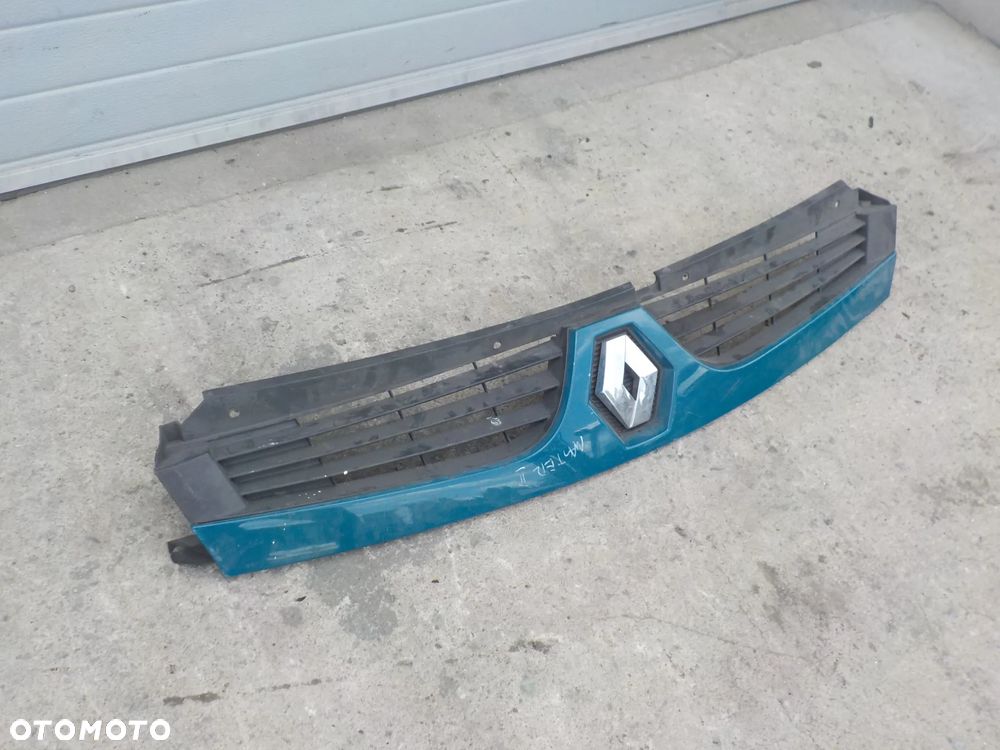RENAULT MASTER II LIFT ATRAPA GRILL - 2