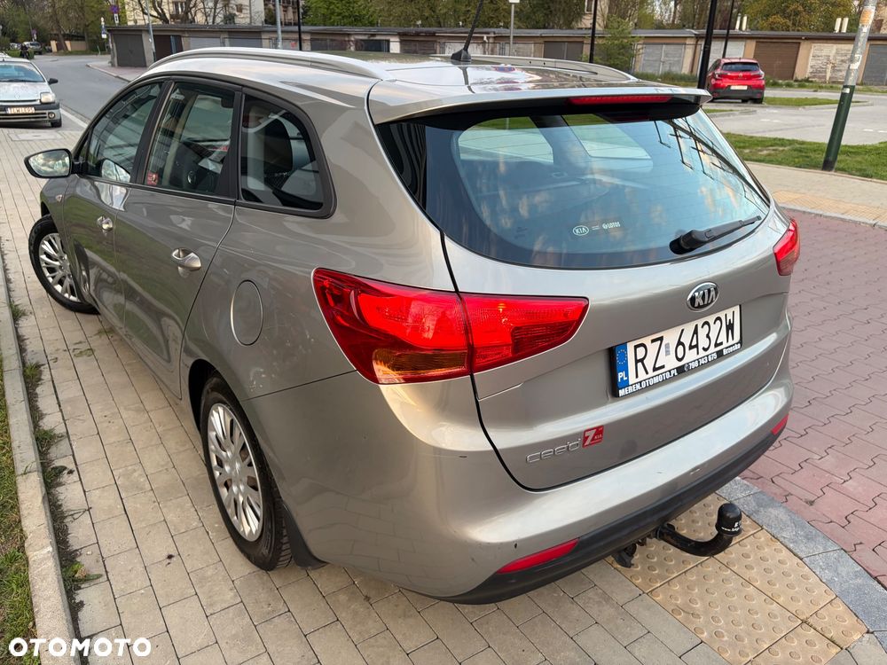Kia Ceed 1.6 GDI ISG UEFA EURO 2016 - 6
