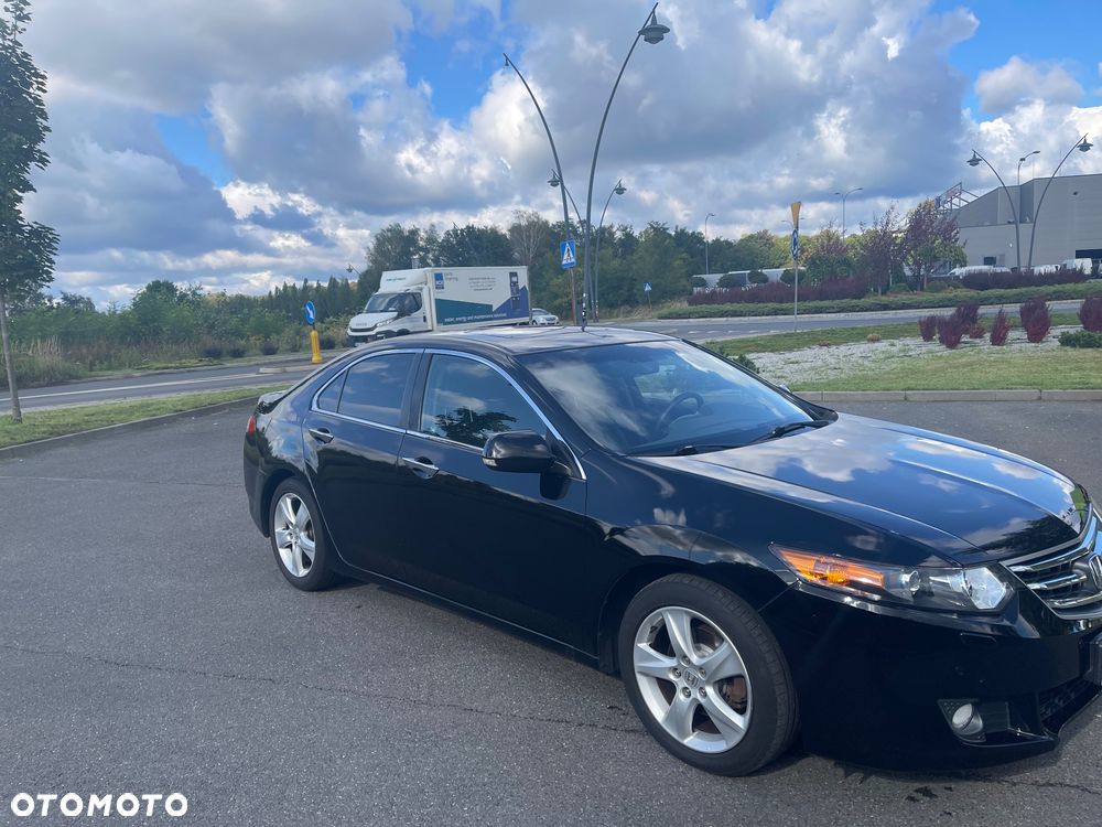 Honda Accord 2.0 Executive Nav - 1