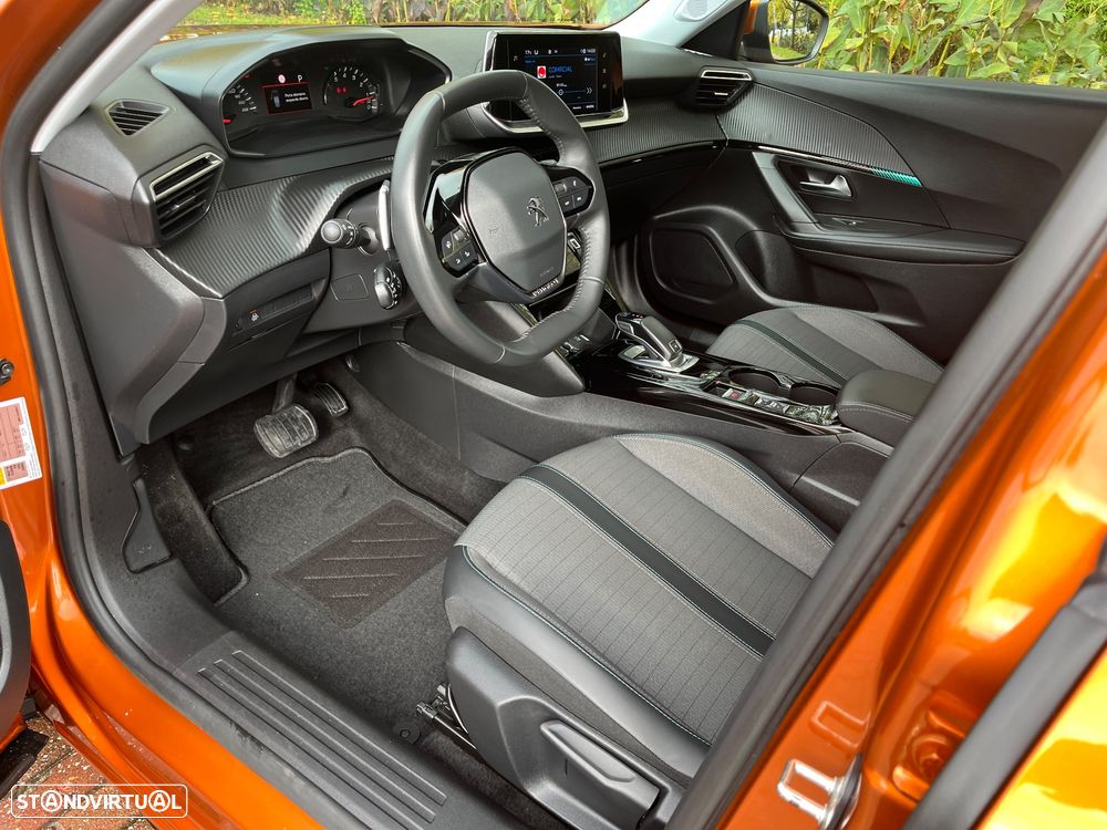 Peugeot 2008 1.2 PureTech Allure EAT8 - 11