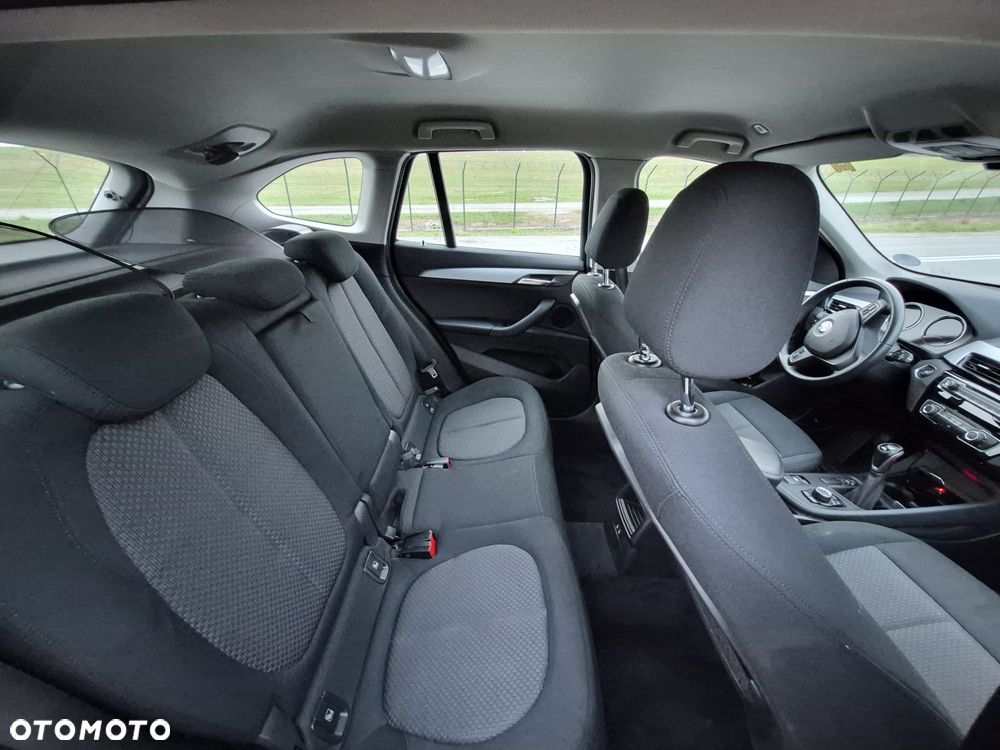 BMW X1 sDrive16d - 12