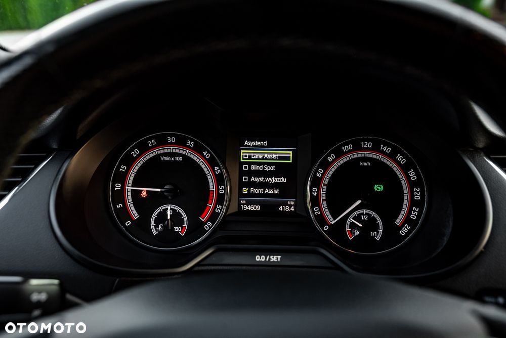 Skoda Octavia 2.0 TDI DSG RS - 29