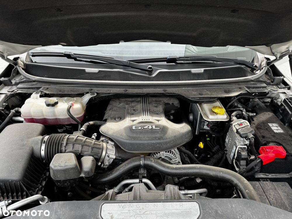 Jeep Grand Wagoneer - 39