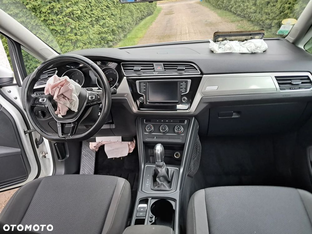 Volkswagen Touran - 14