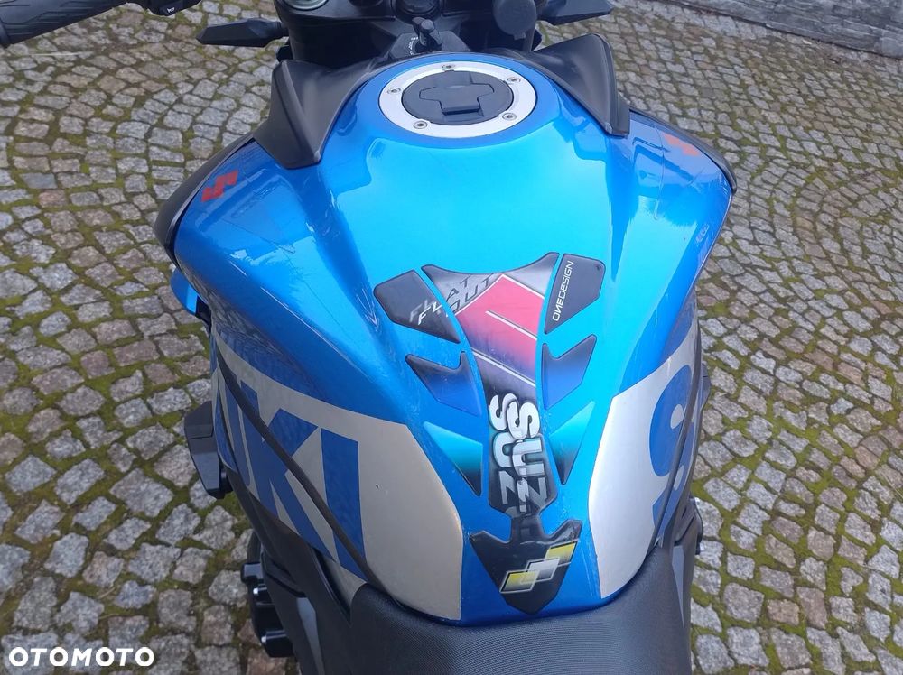 Suzuki GSX - 19