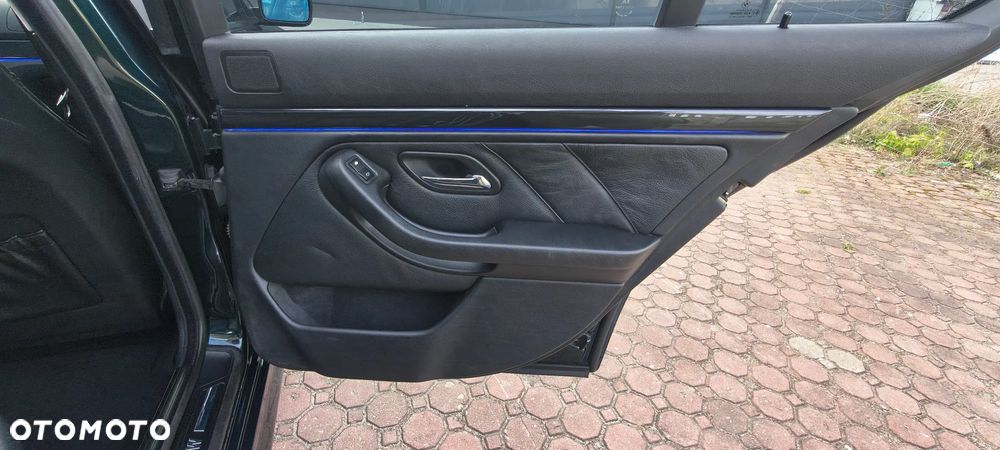 BMW Seria 5 528i - 17