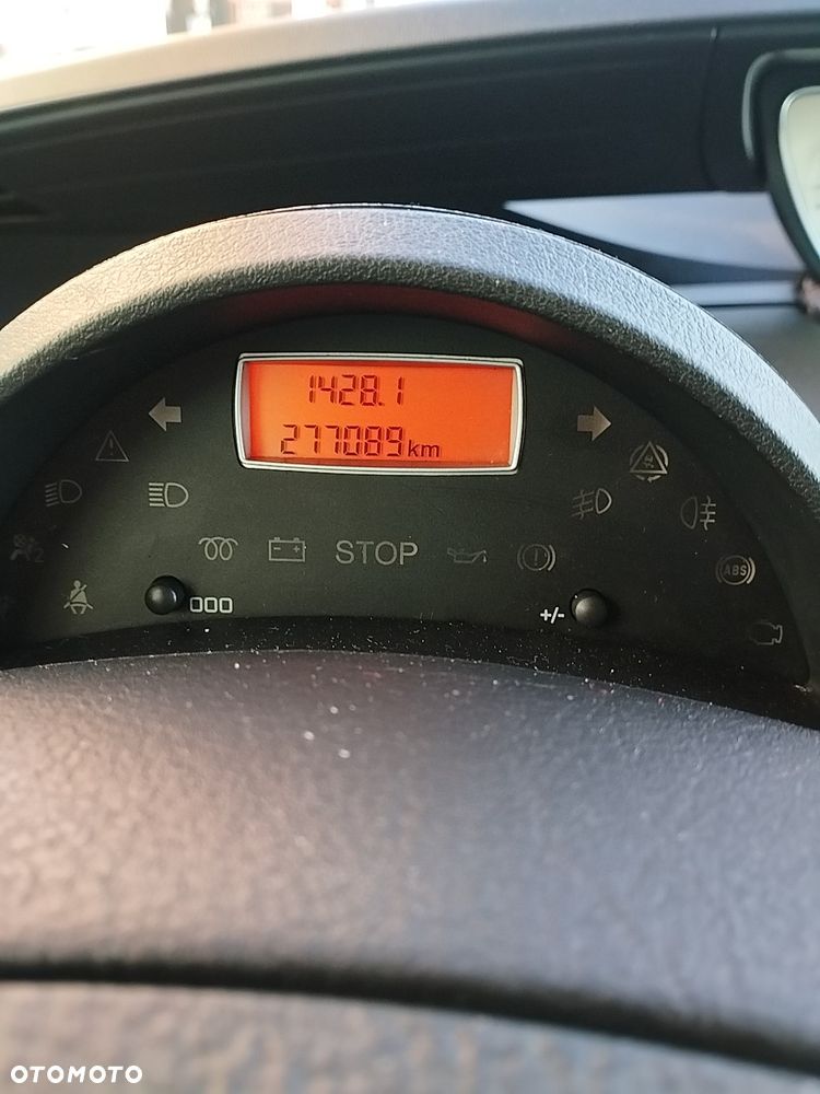 Peugeot 807 HDi 135 Family - 11