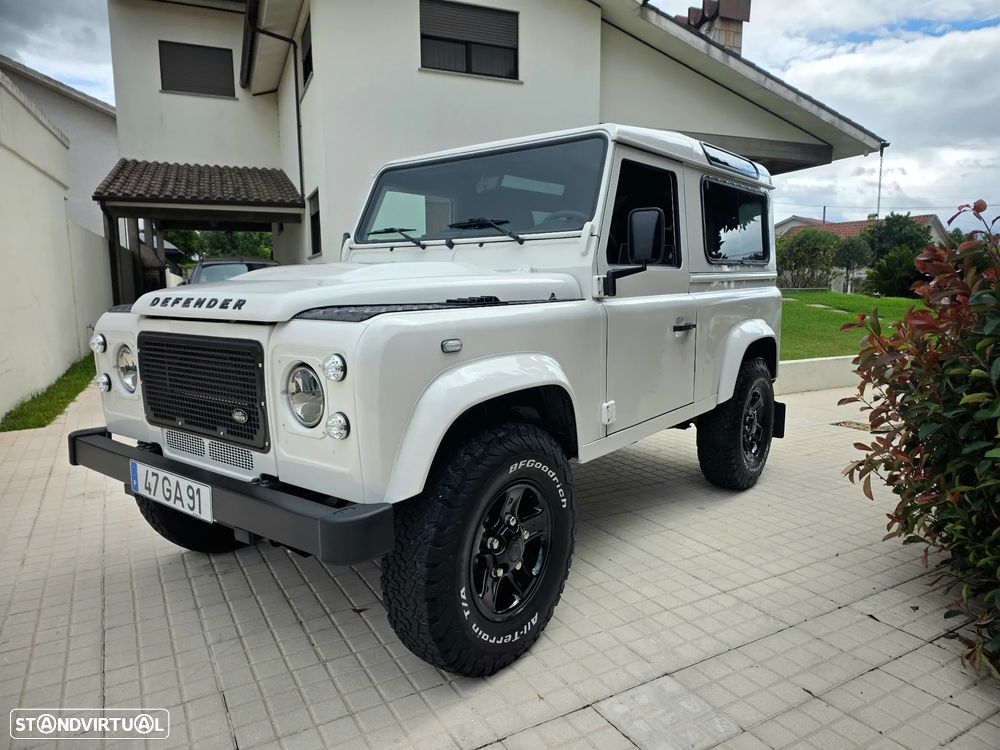 Land Rover Defender - 1