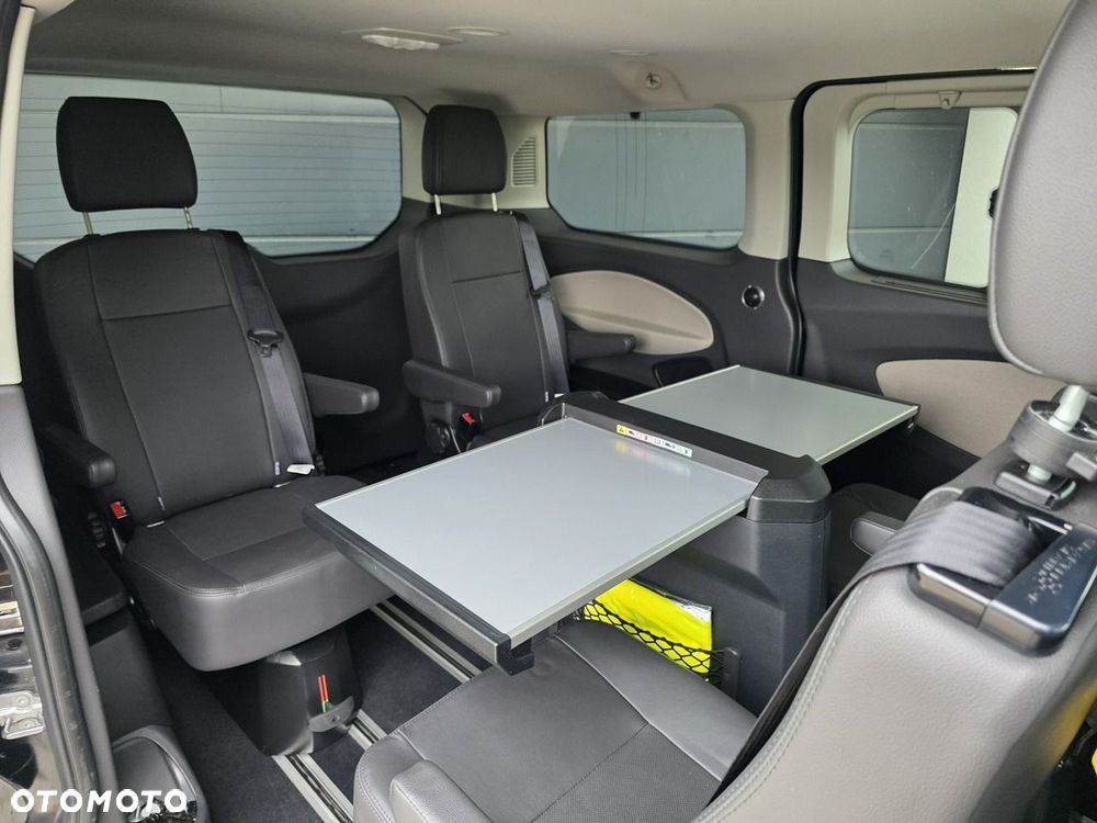 Ford Tourneo Custom - 27