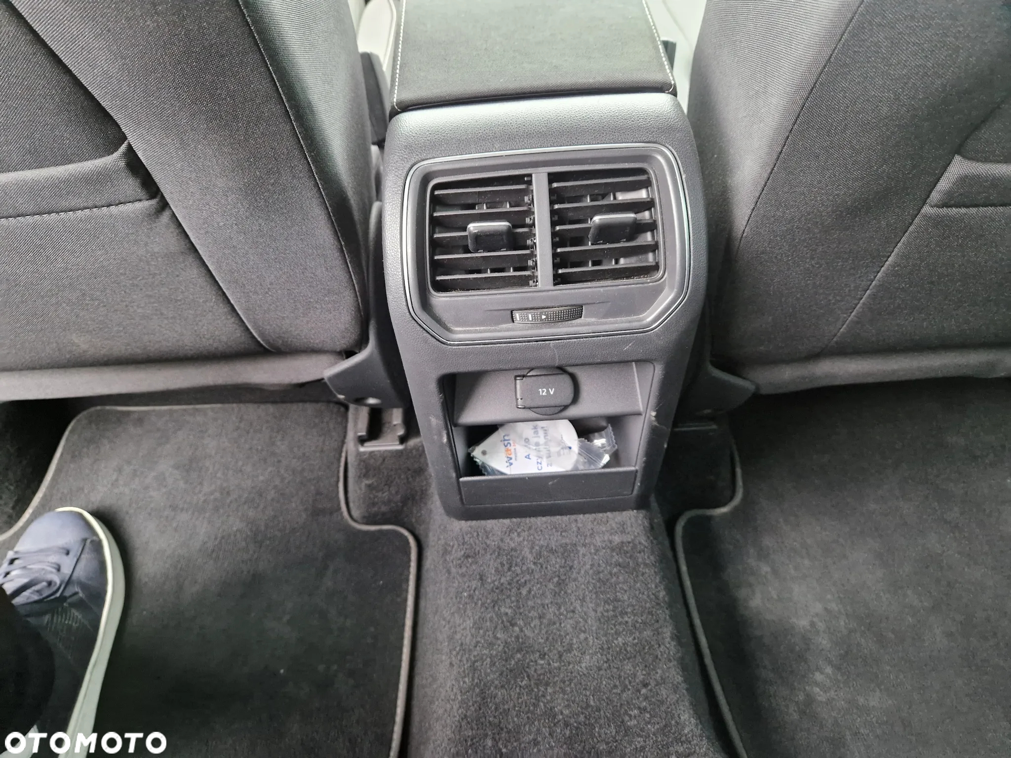 Volkswagen Golf 1.6 TDI BlueMotion Technology Comfortline - 16