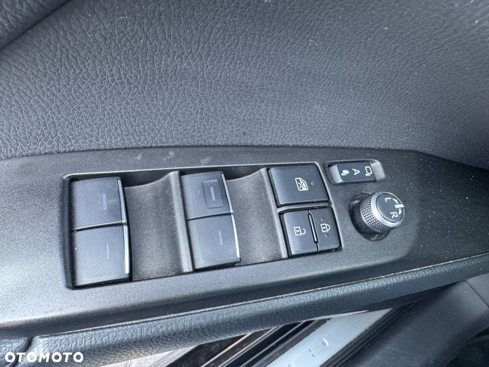 Toyota Camry 2.5 Hybrid Executive CVT - 32
