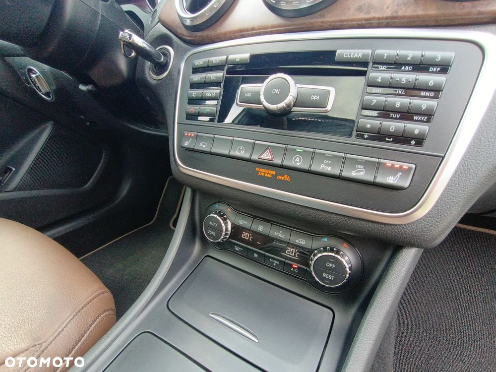 Mercedes-Benz GLA 250 4Matic 7G-DCT - 35