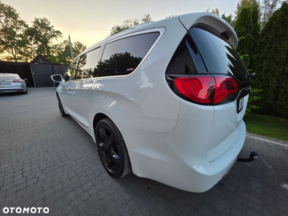 Chrysler Pacifica - 3