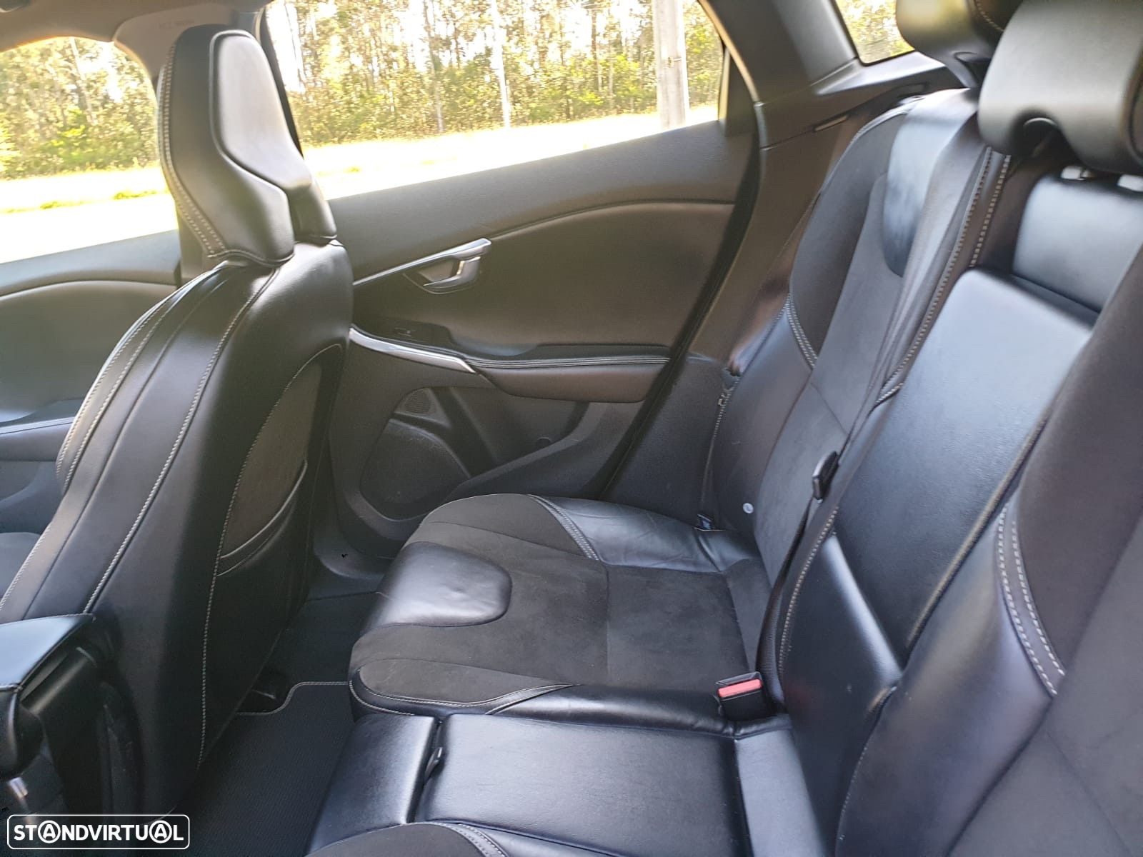 Volvo V40 2.0 D2 R-Design - 15