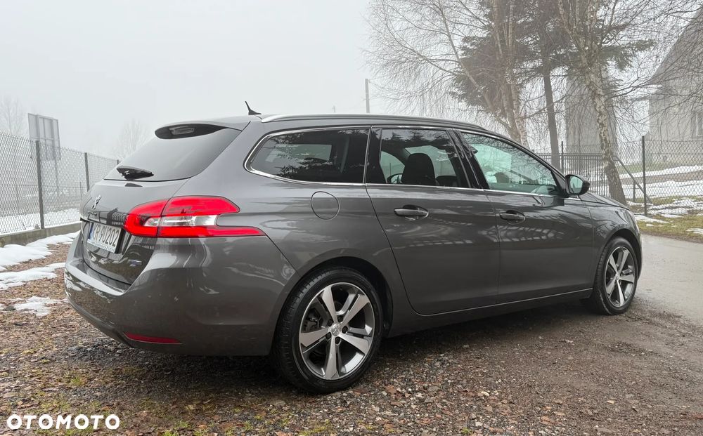 Peugeot 308 1.2 PureTech GPF Allure Pack S&S EAT8 - 7