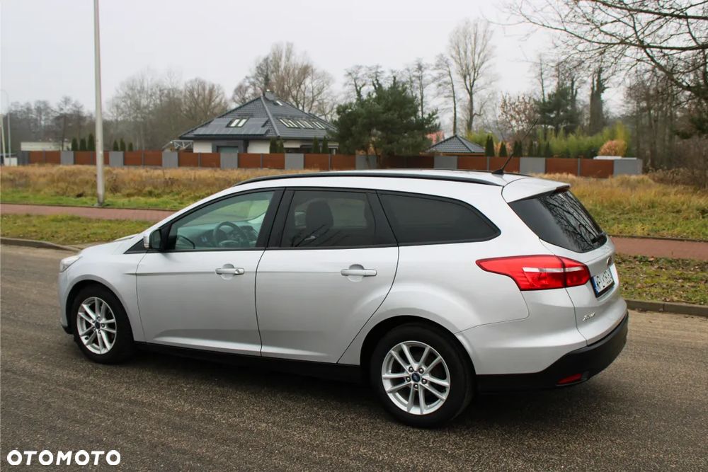Ford Focus 1.6 TDCi DPF Ambiente - 11