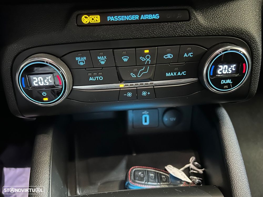 Ford Focus SW 1.0 EcoBoost MHEV ST-Line X - 32