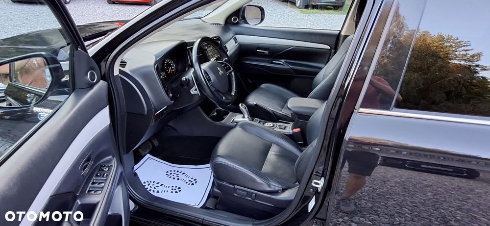 Mitsubishi Outlander 2.0 4WD Plus - 13