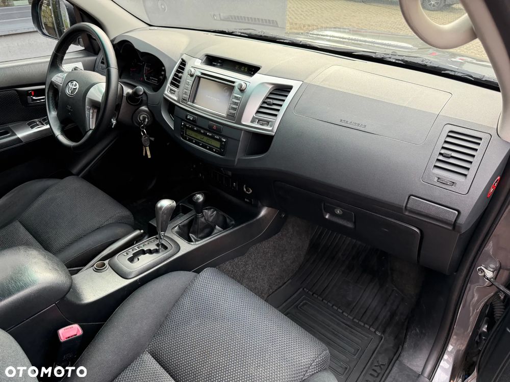 Toyota Hilux 3.0 D-4D Invincible - 13