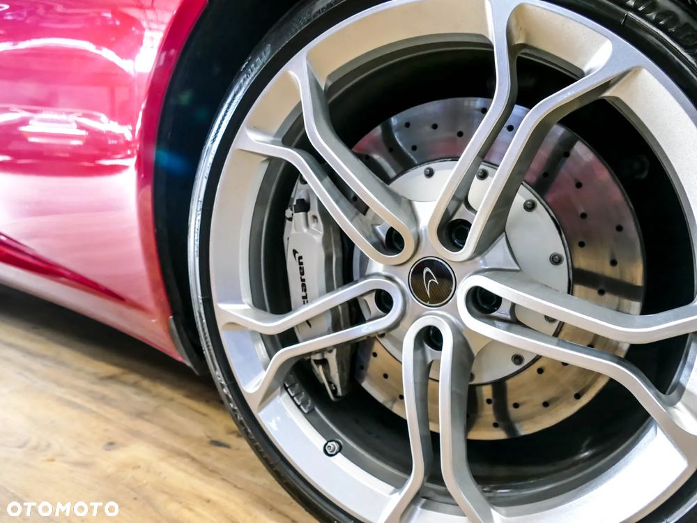 McLaren MP4-12C Coupe - 33