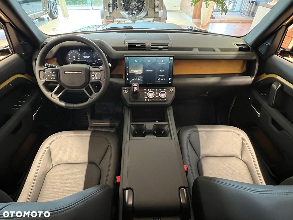 Land Rover Defender - 16