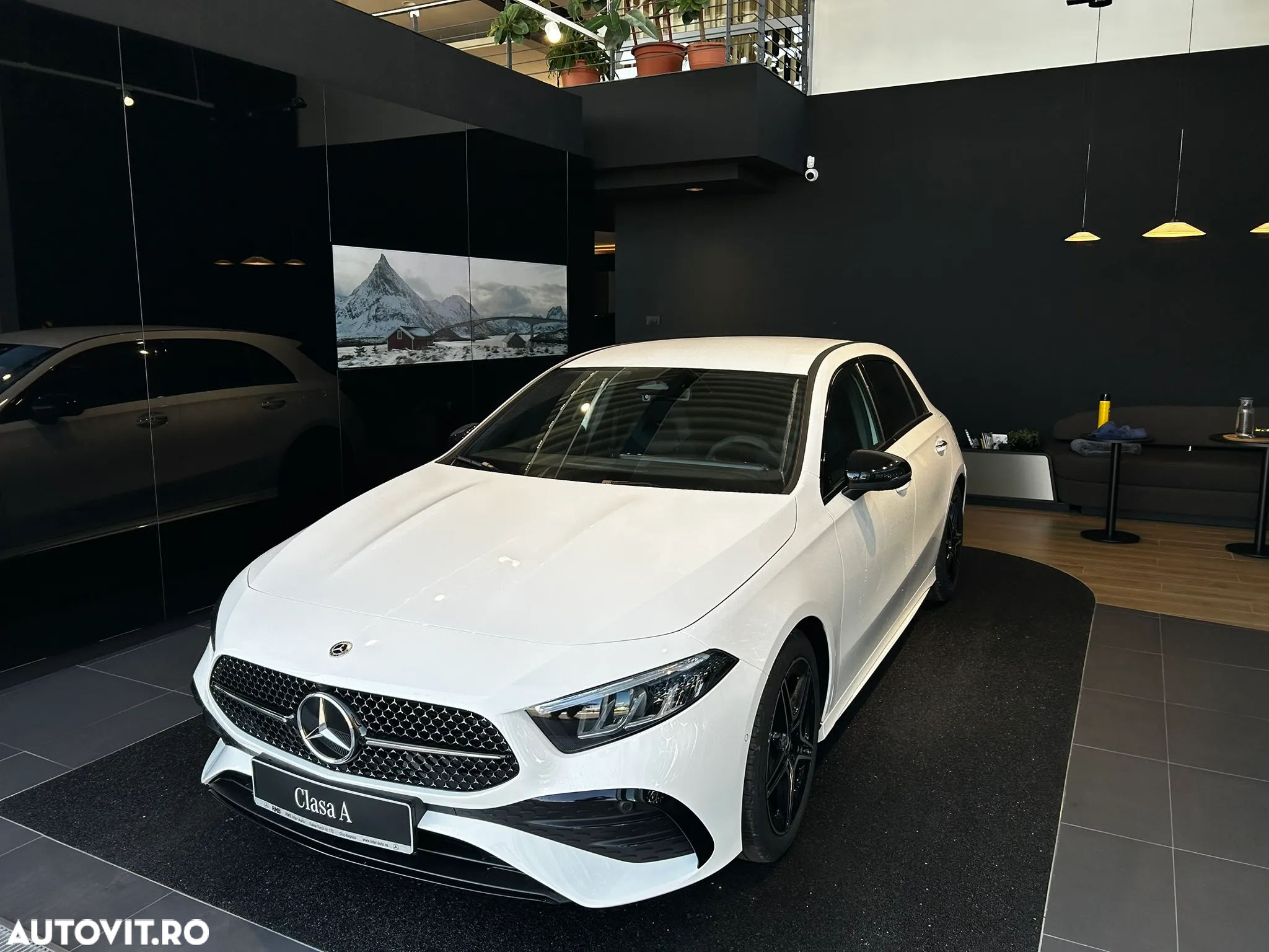 Mercedes-Benz A 220 4Matic 7G-DCT AMG Line - 3