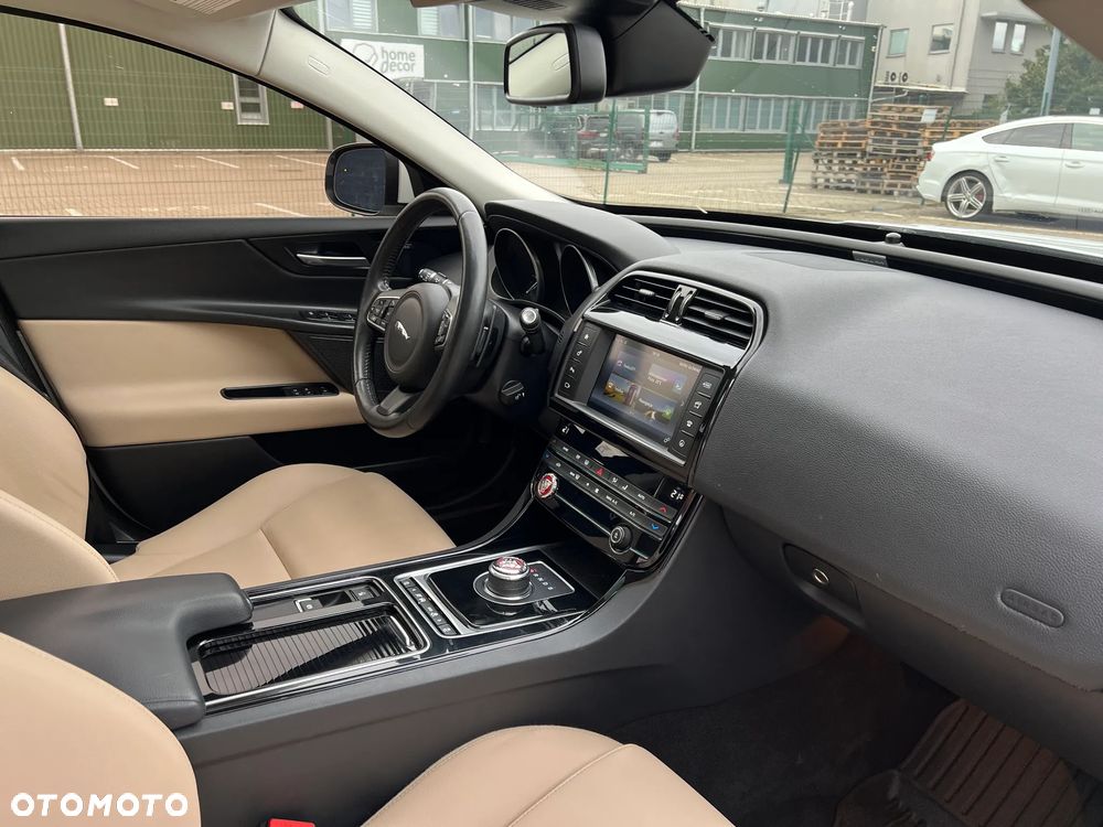 Jaguar XE 2.0 T AWD Prestige - 21