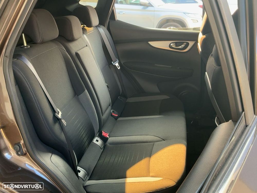 Nissan Qashqai 1.5 dCi N-Connecta 18 - 9