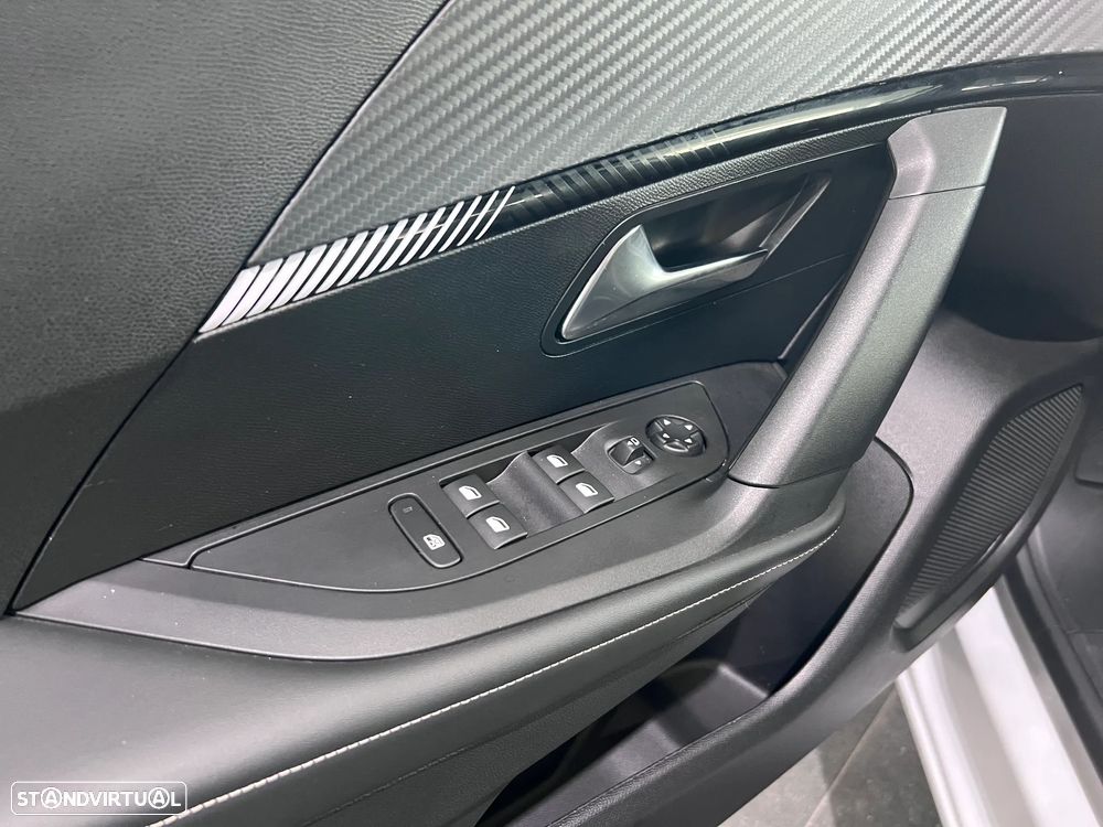 Peugeot 2008 1.2 PureTech Allure Pack EAT8 - 9