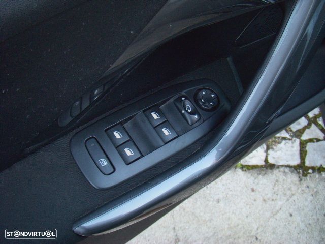 Peugeot 2008 1.2 PureTech Style - 13