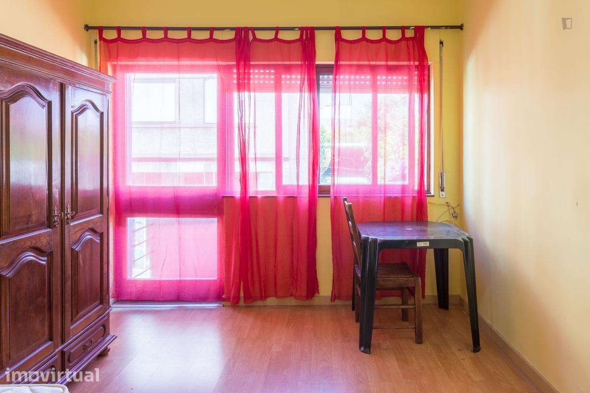 Quarto - localizado em Paranhos Porto - Grande imagem: 3/15