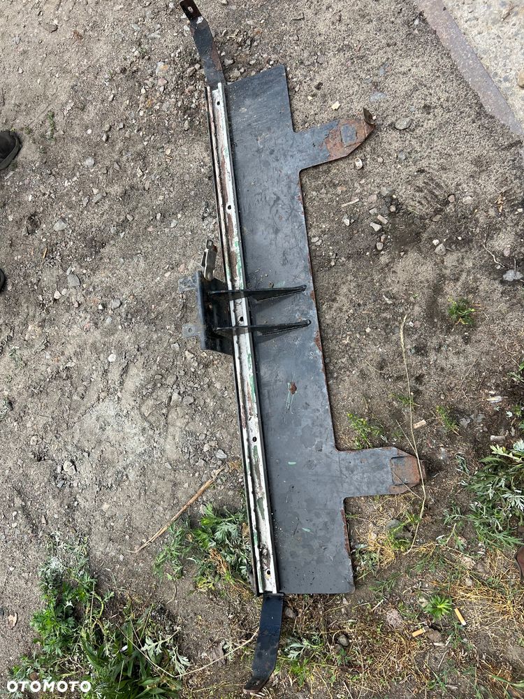 Blacha uchwyt wyciągarki na pakę Nissan navara d40 - 1