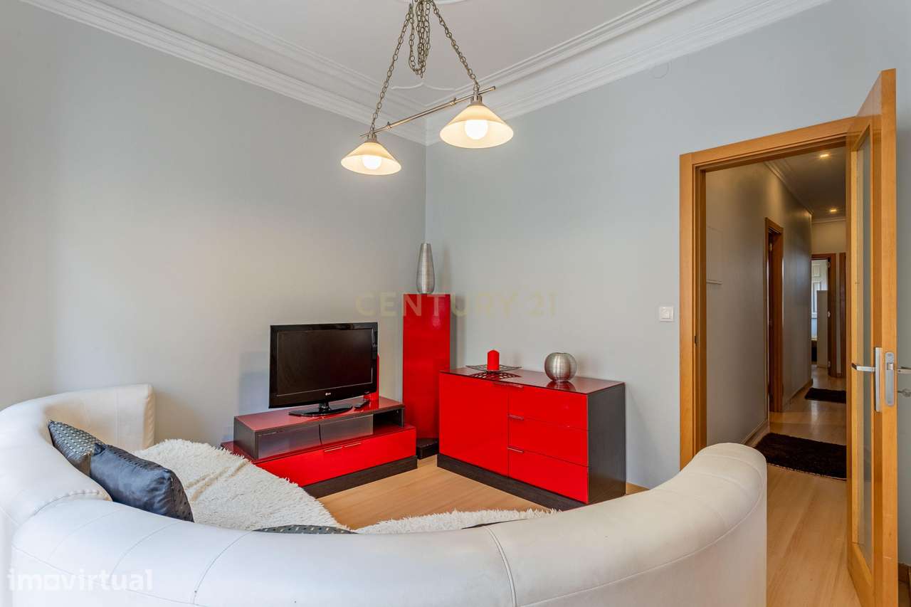 Apartamento T3 inserido num prédio tradicional, na Lapa, a 5 min da Ba - Grande imagem: 5/23