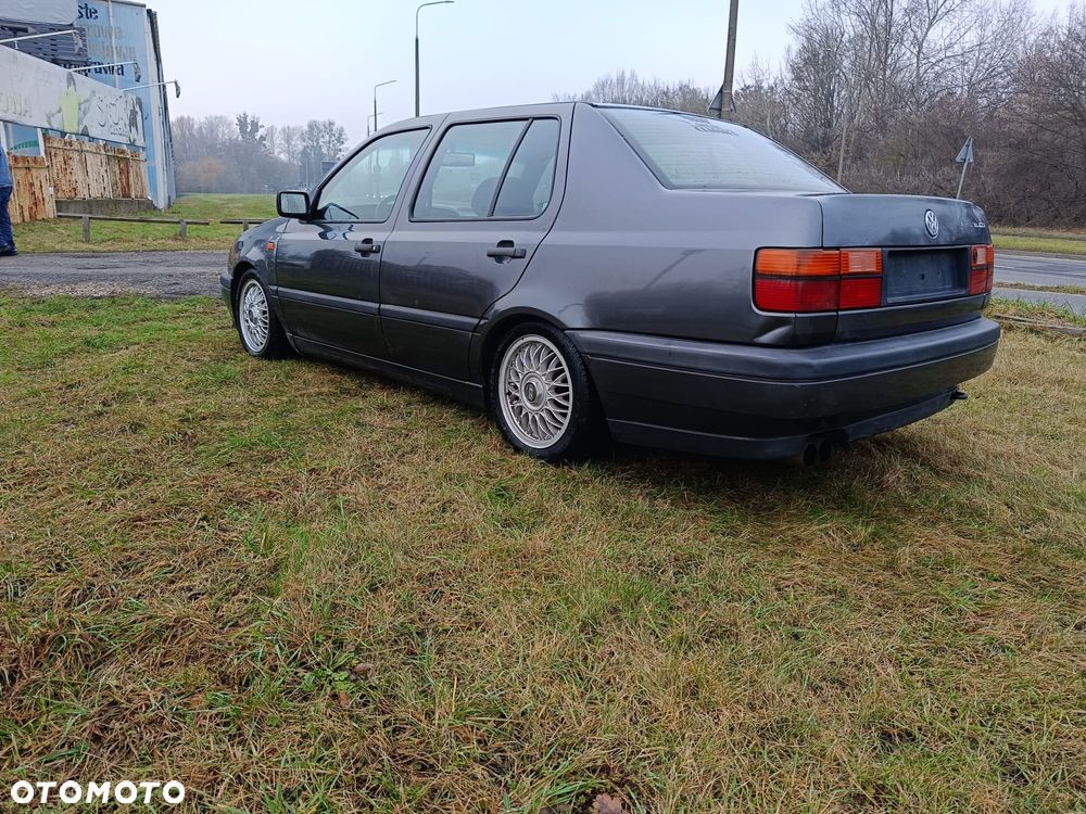 Volkswagen Vento - 4