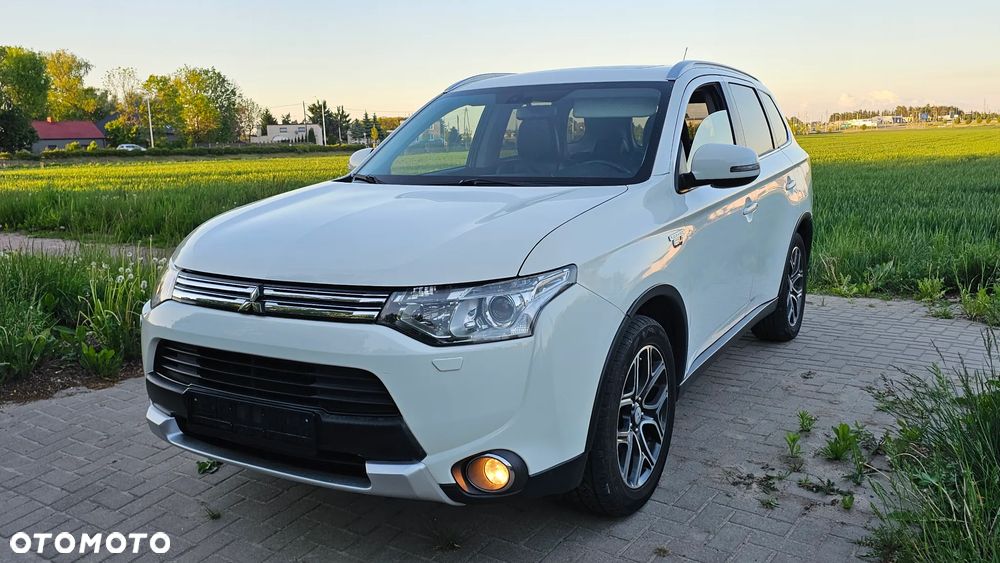 Mitsubishi Outlander Instyle NAVI + - 29