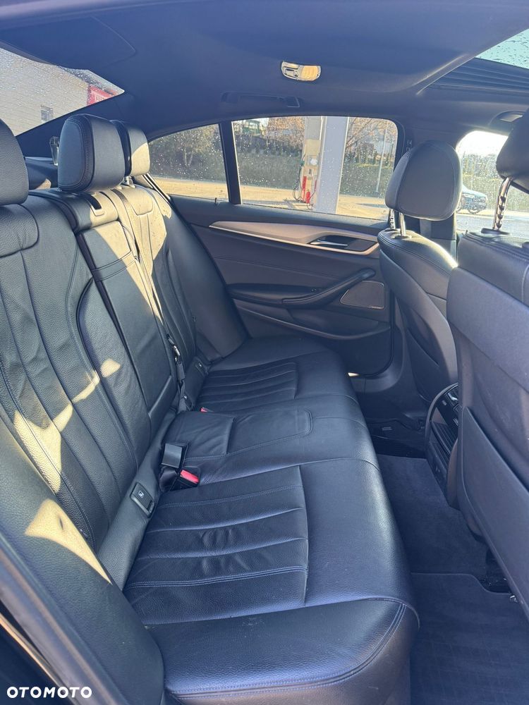 BMW Seria 5 520d M Sport - 12