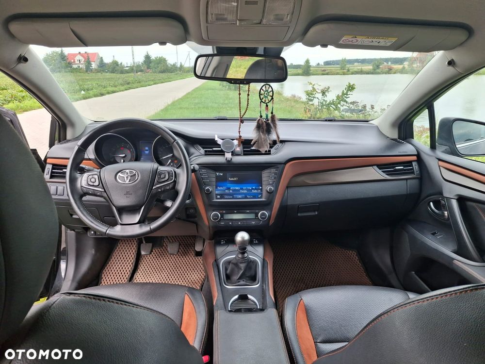 Toyota Avensis 1.8 Premium - 1