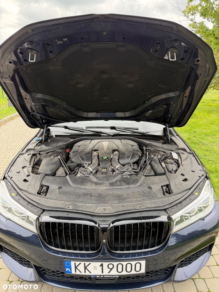BMW Seria 7 750Li xDrive - 26