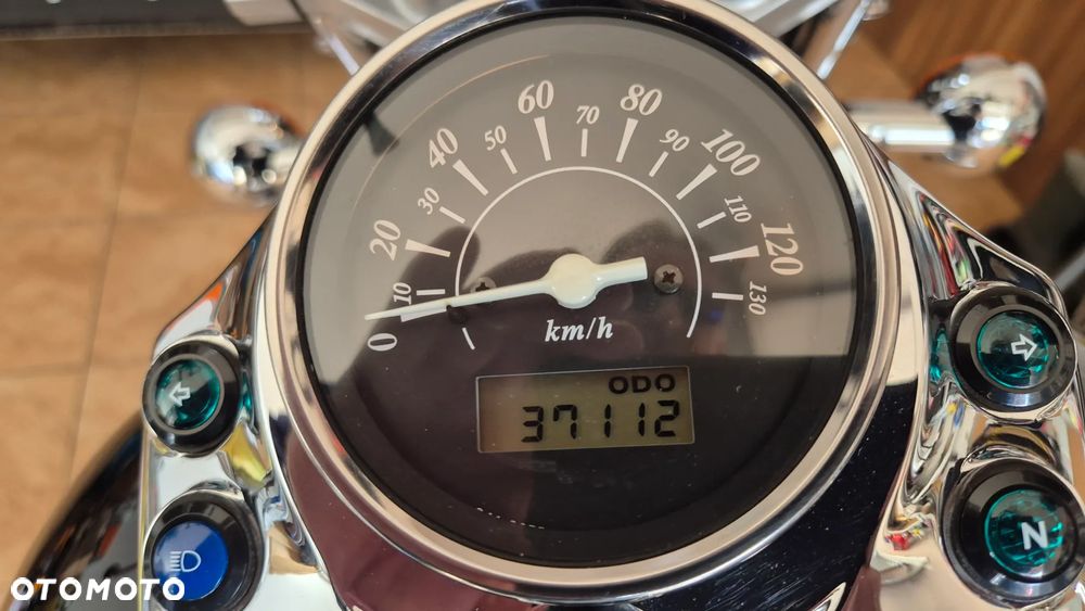 Suzuki Intruder - 13