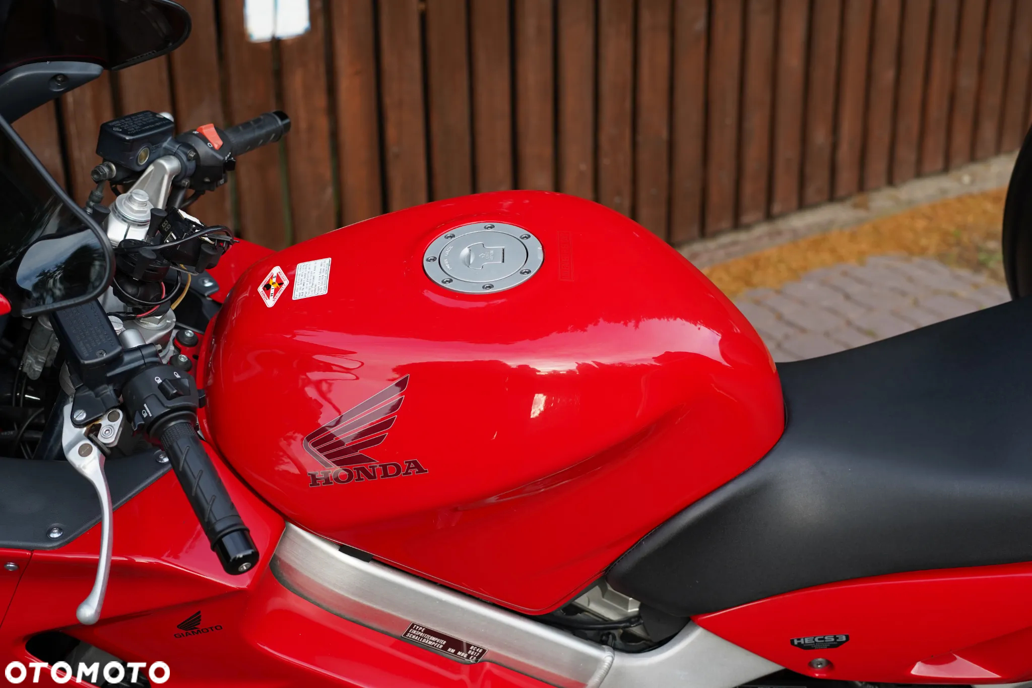 Honda VFR - 13