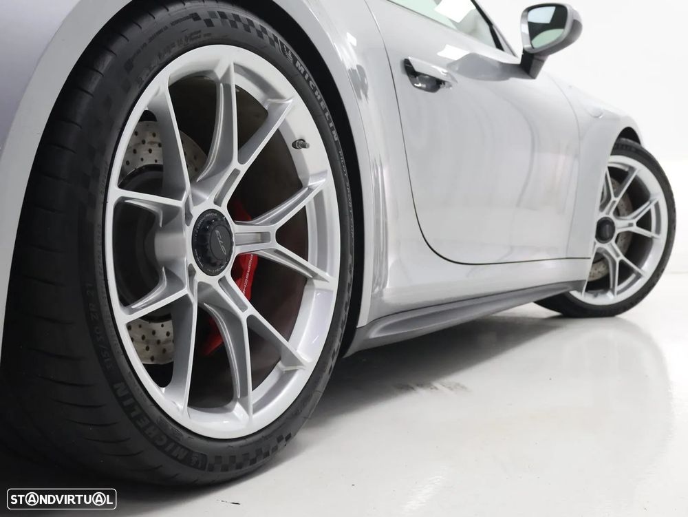 Porsche 911 (992) GT3 PDK - 11