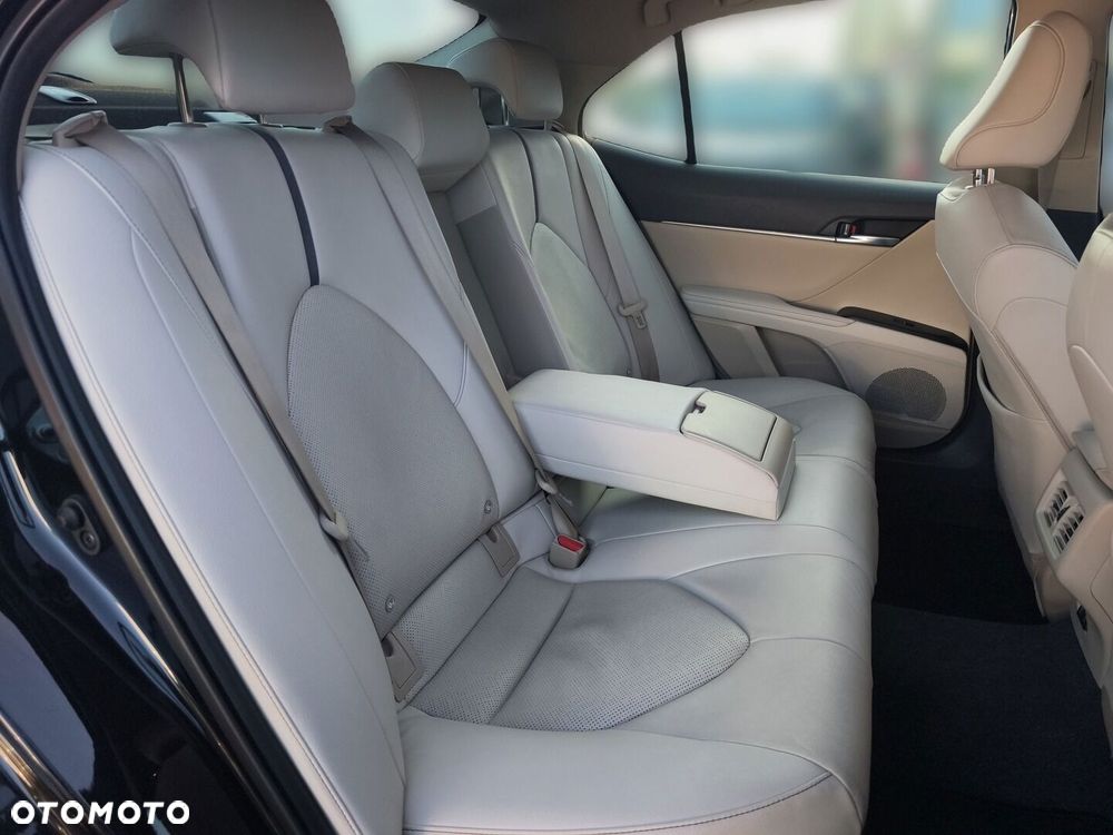 Toyota Camry 2.5 Hybrid Executive CVT - 11